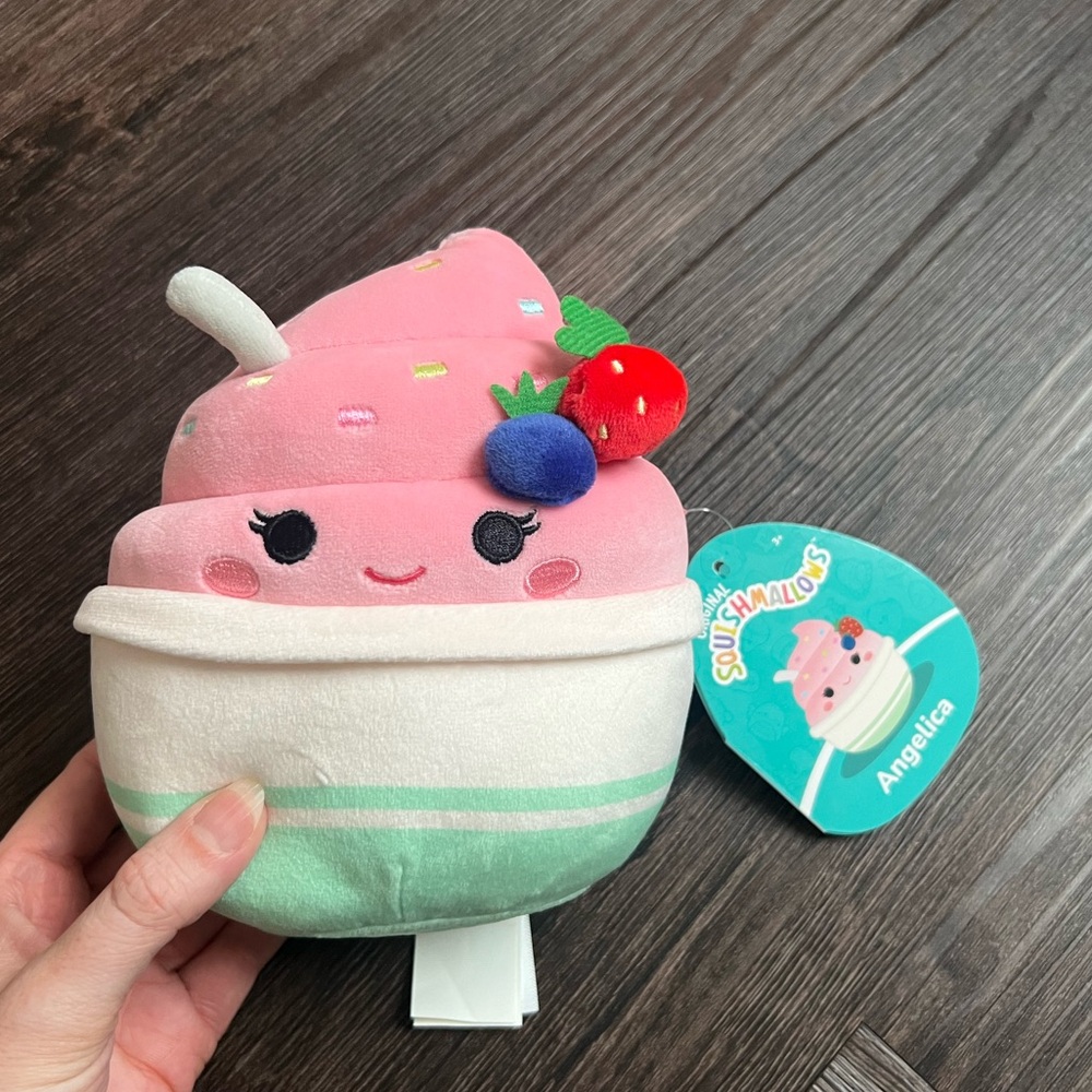 NWT 5” Angelica Frozen Yogurt Squishmallow Dessert Mystery Squad